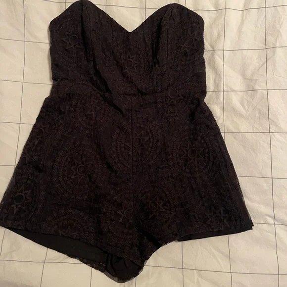 Stone Cold Fox romper - Picture 3 of 3